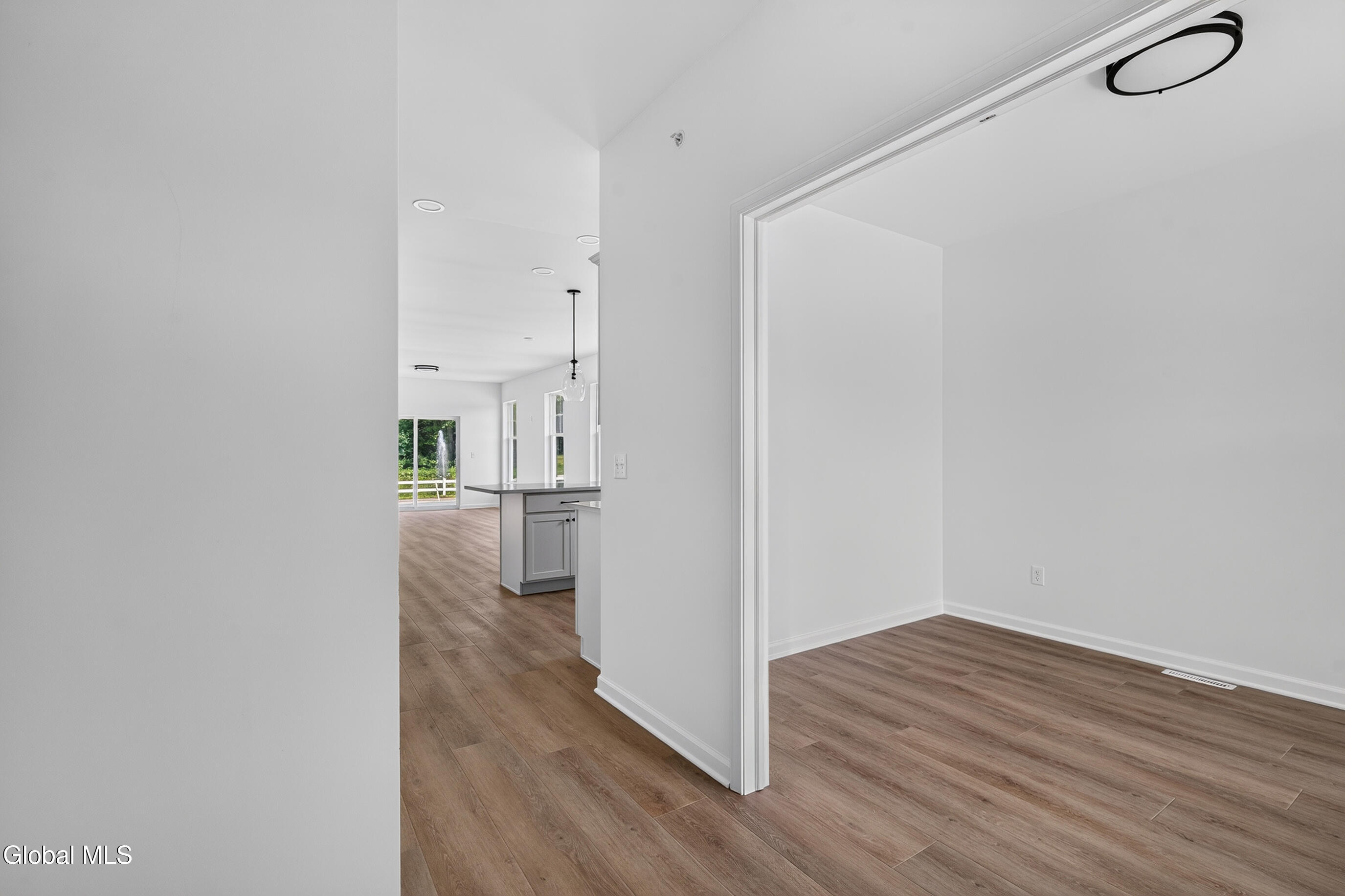 48 Whispering Pines Way Schenectady NY 12306