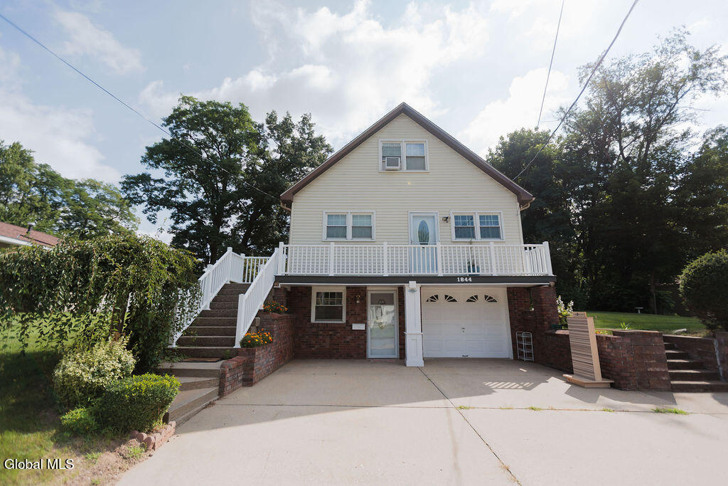 1844 Fiero Avenue Schenectady NY 12303