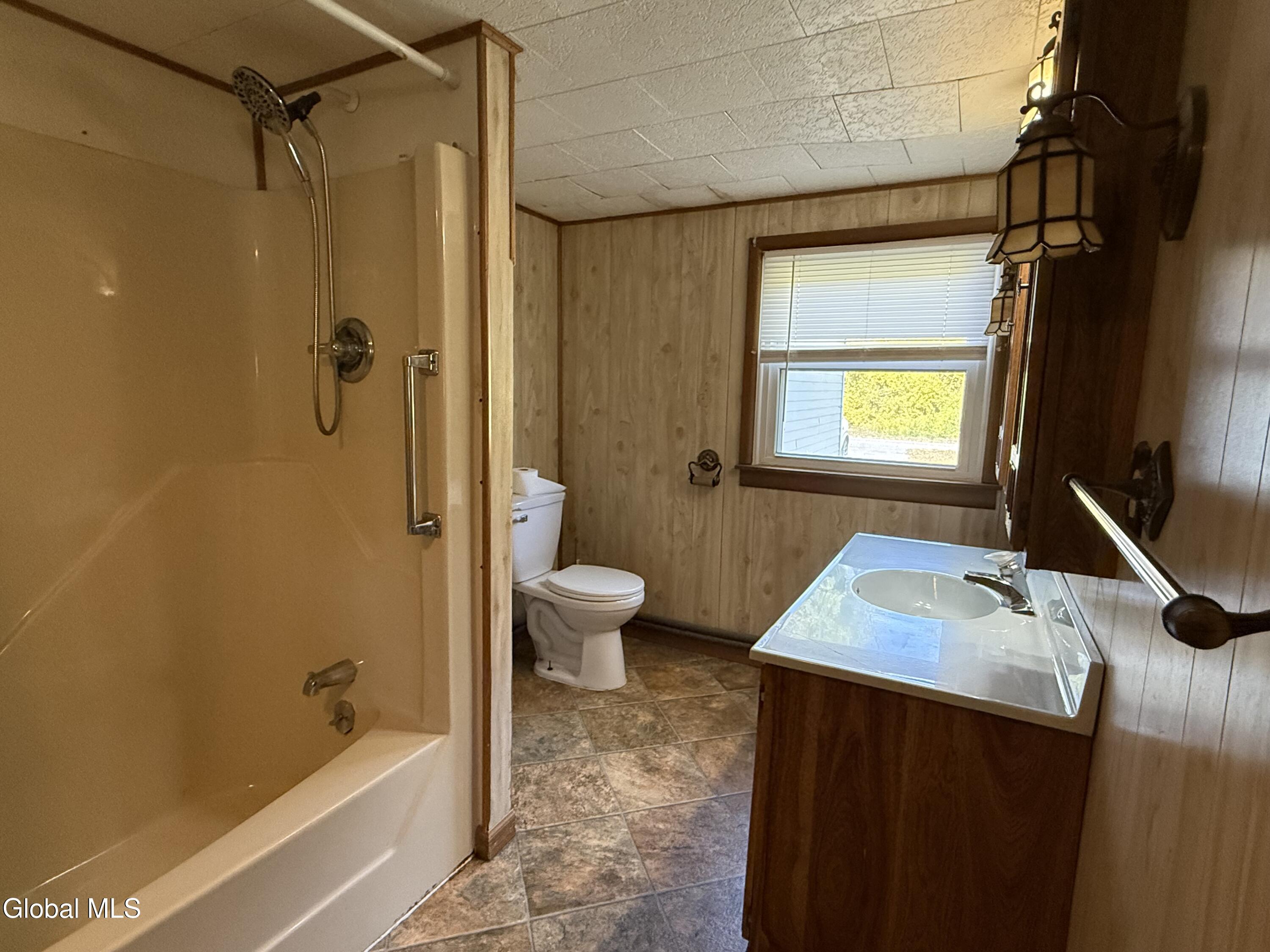 11 Hartman Loop Queensbury NY 12804
