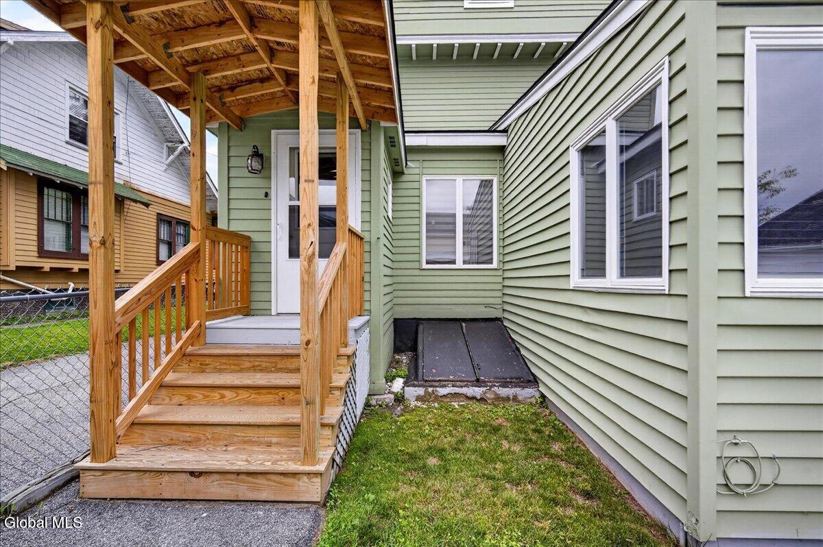 11 Monroe Street Gloversville NY 12078