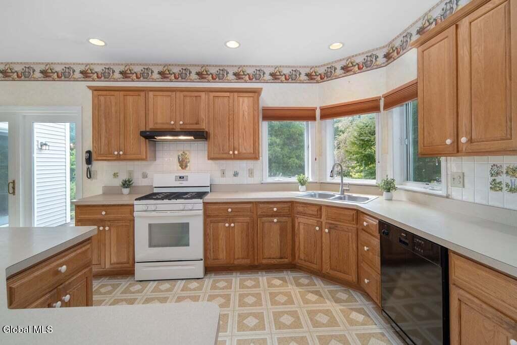 29 Columbine Drive Glenmont NY 12077
