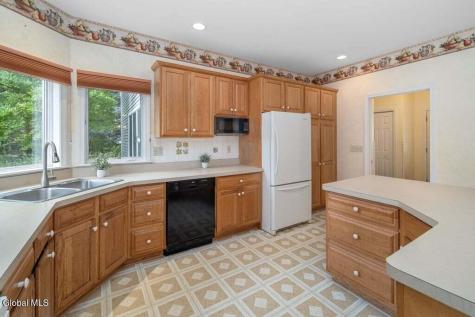 29 Columbine Drive Glenmont NY 12077
