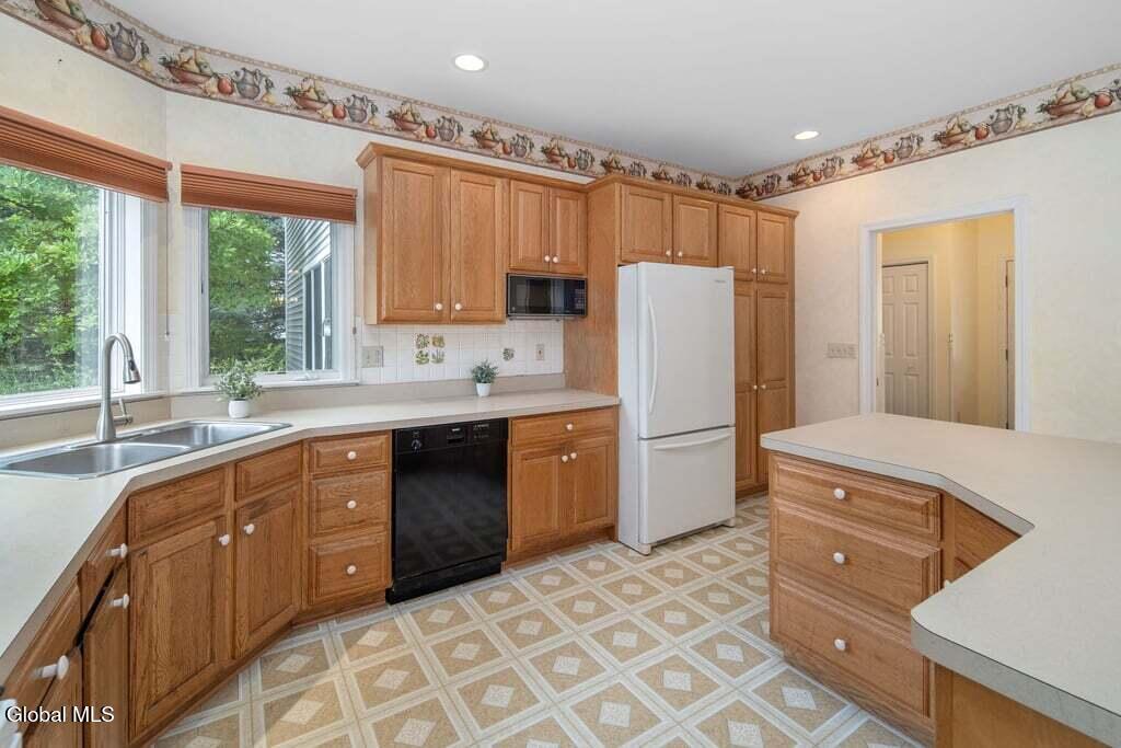 29 Columbine Drive Glenmont NY 12077