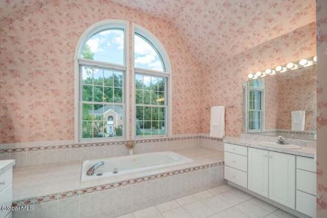 29 Columbine Drive Glenmont NY 12077