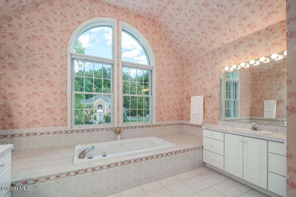 29 Columbine Drive Glenmont NY 12077