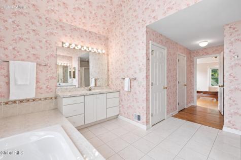 29 Columbine Drive Glenmont NY 12077