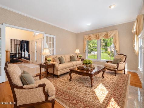 29 Columbine Drive Glenmont NY 12077
