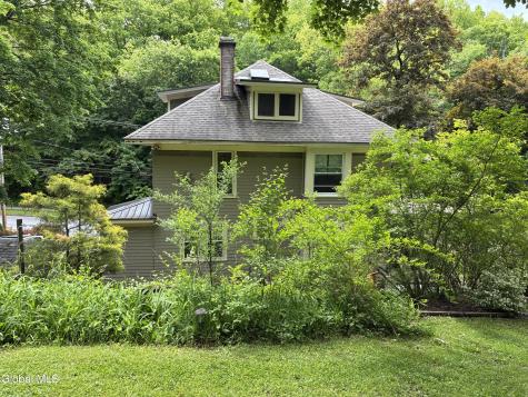 24 Northampton Road Amsterdam NY 12010