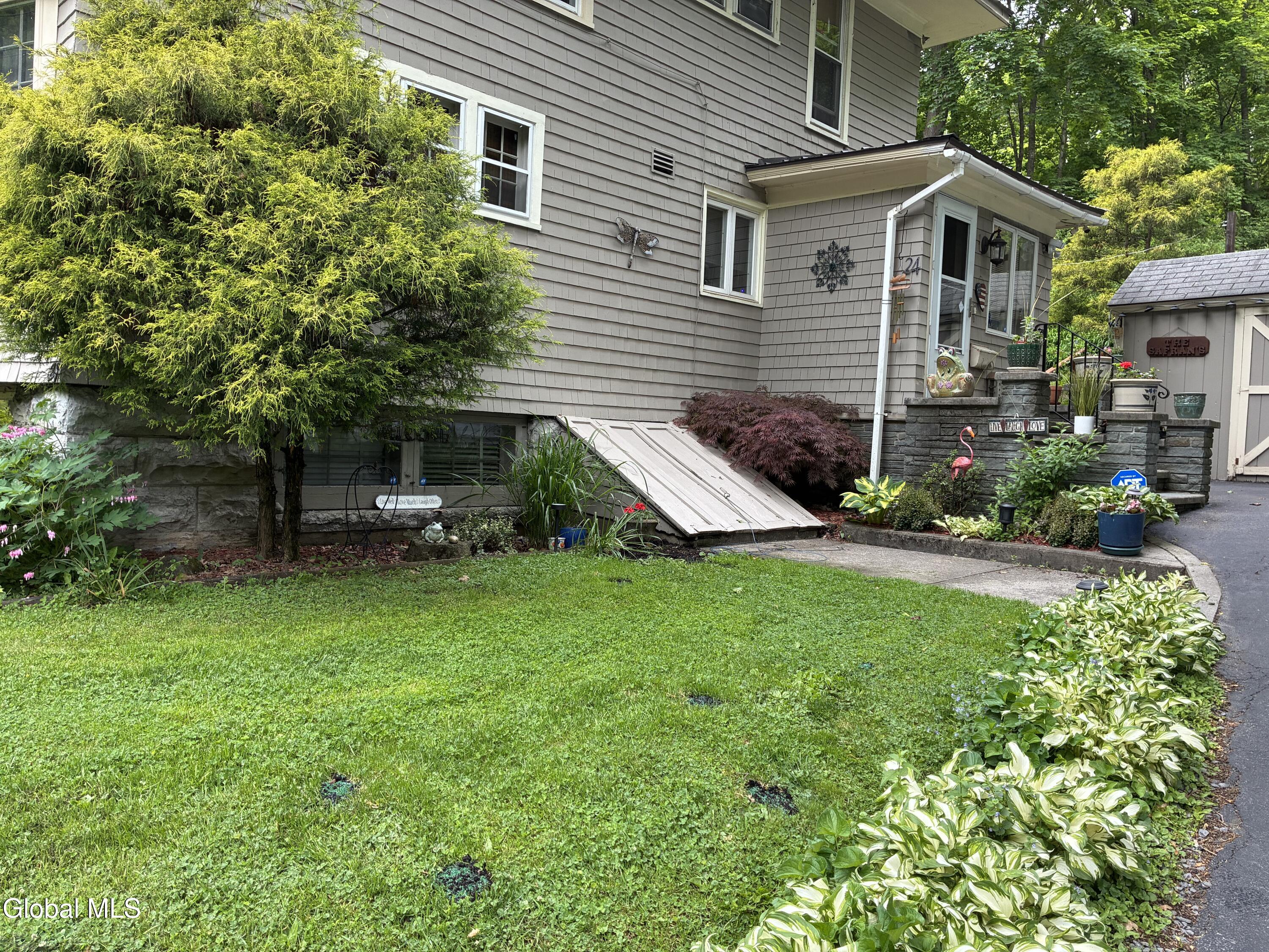 24 Northampton Road Amsterdam NY 12010