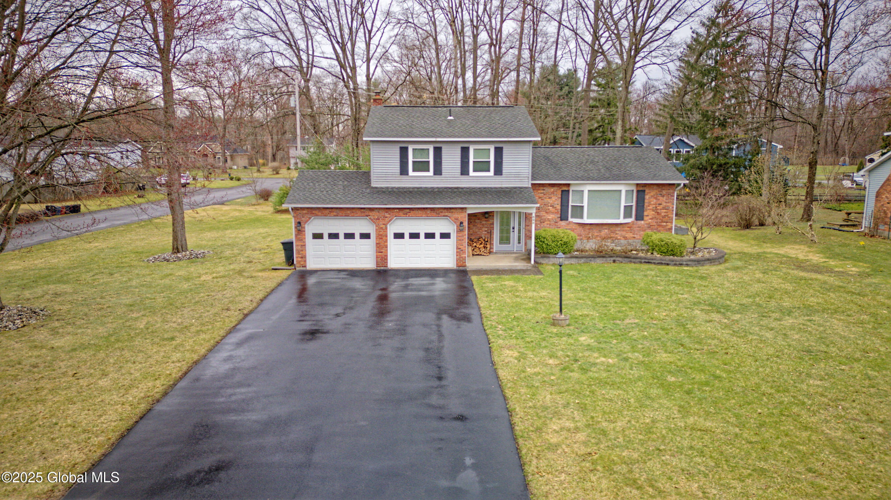 696 Hampshire Seat Niskayuna NY 12309