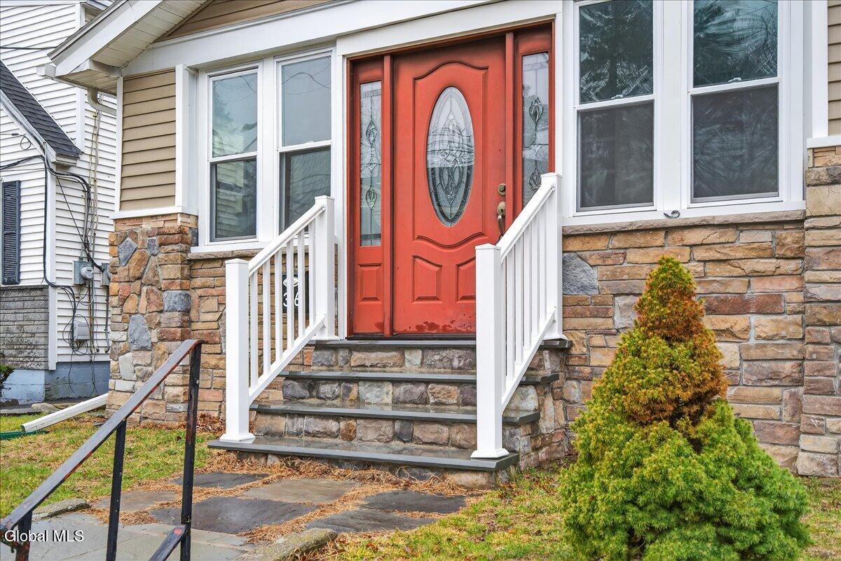 36 Frost Place Albany NY 12205