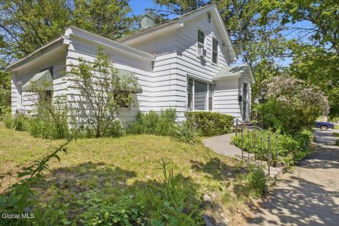 29 Hyde Street Saratoga Springs NY 12866