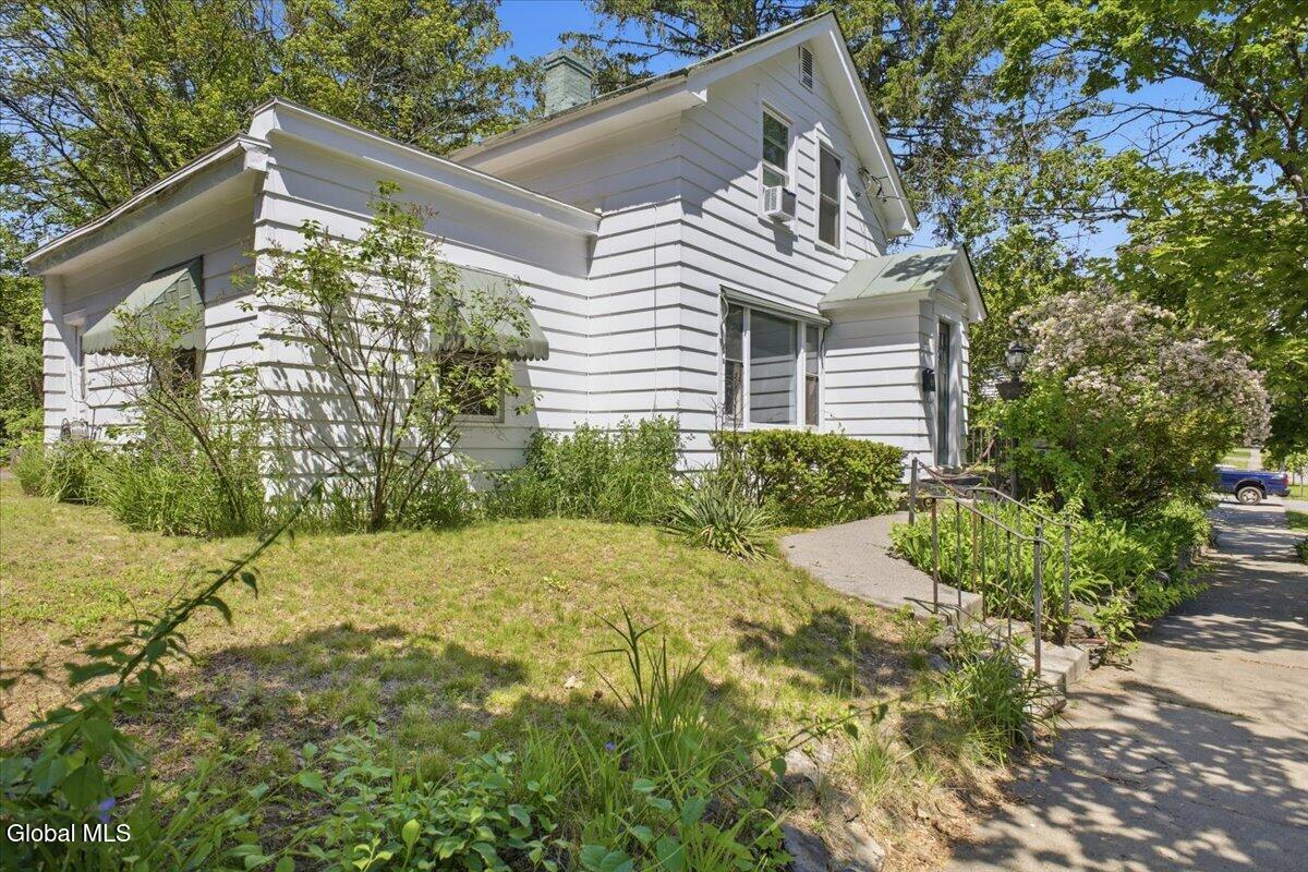 29 Hyde Street Saratoga Springs NY 12866