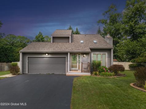 727 Hampshire Seat Niskayuna NY 12309