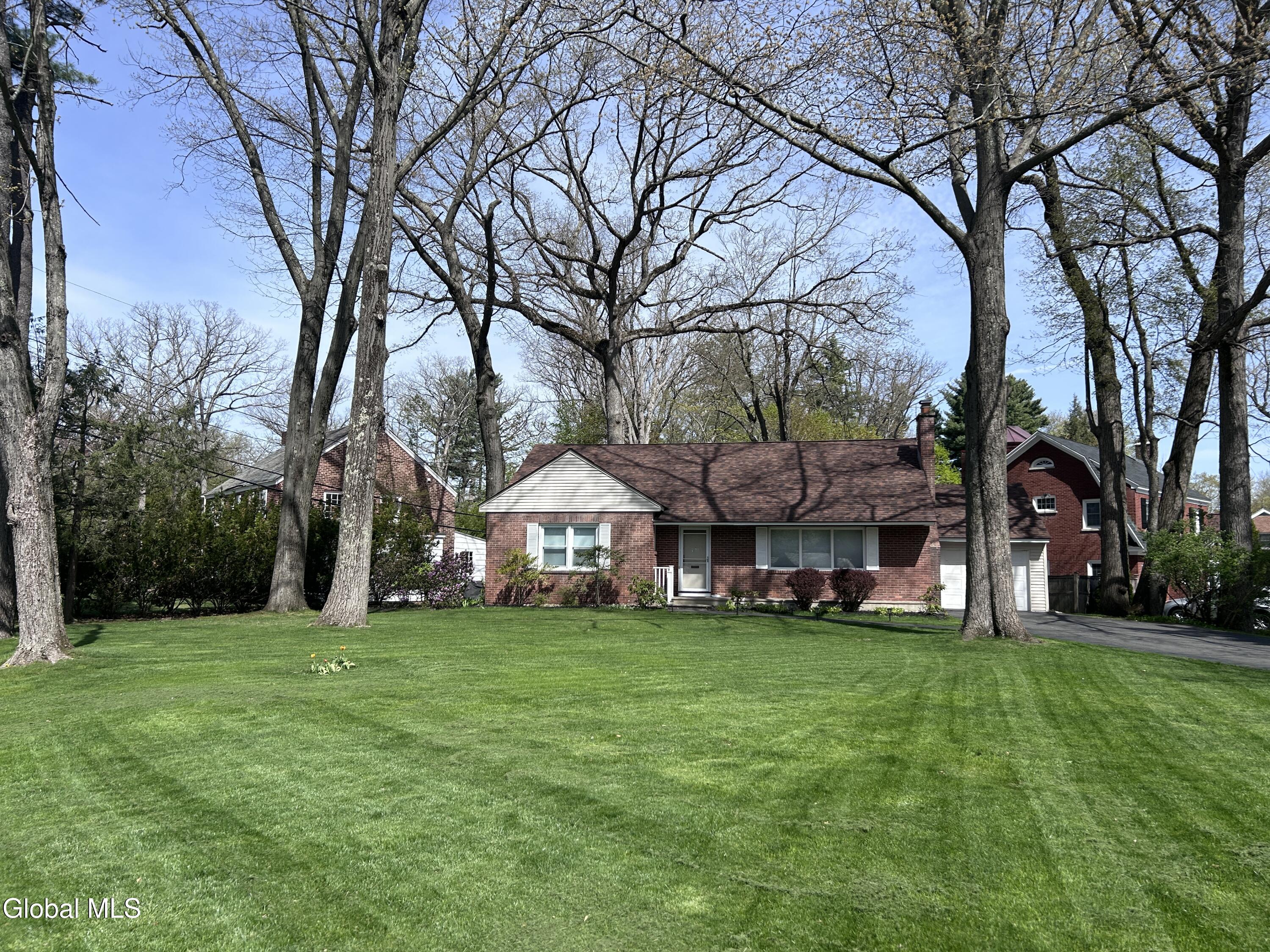 1737 Lexington Parkway Niskayuna NY 12309