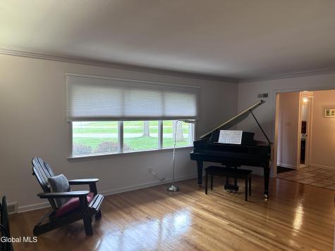 1737 Lexington Parkway Niskayuna NY 12309