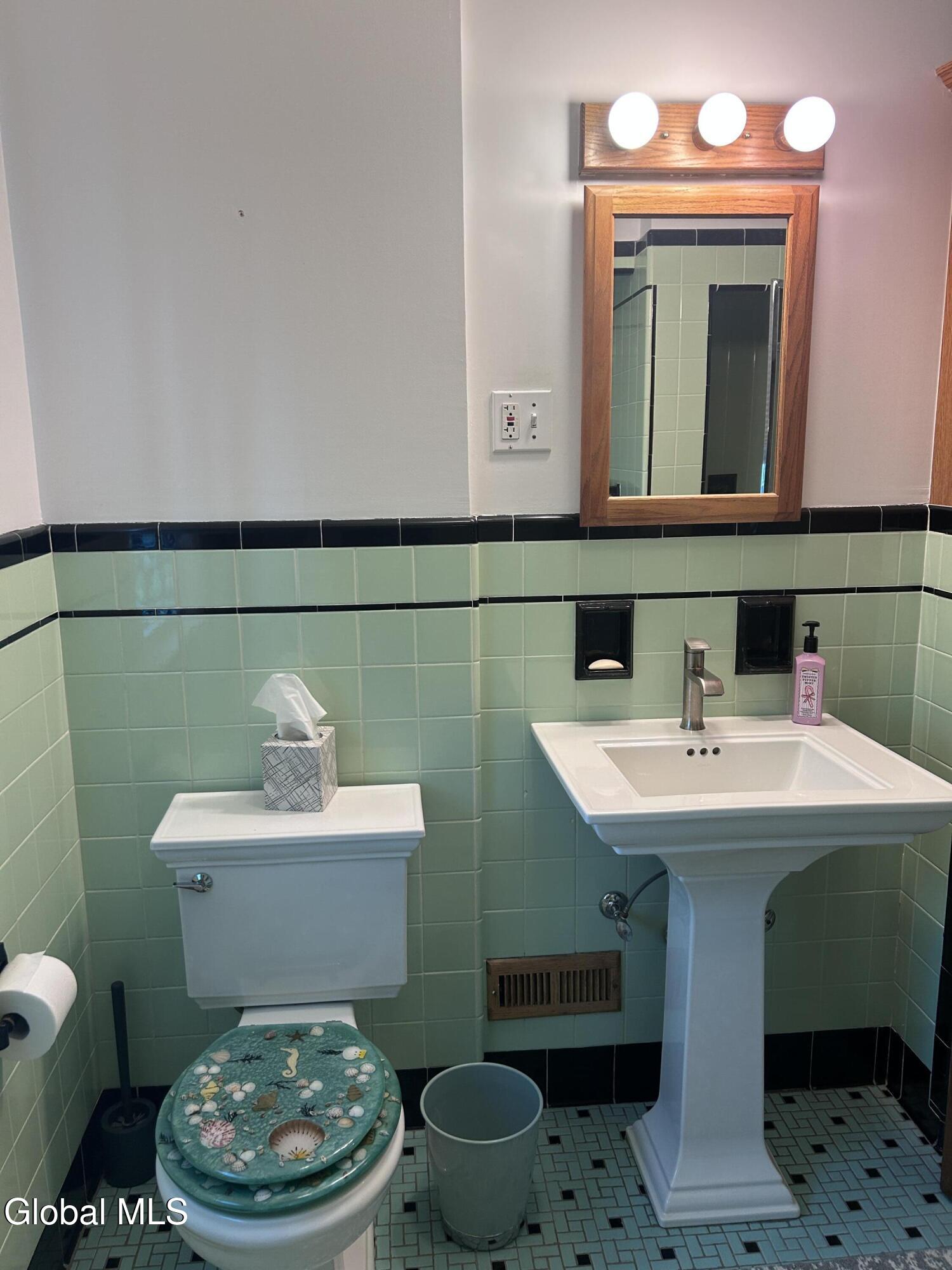 1737 Lexington Parkway Niskayuna NY 12309