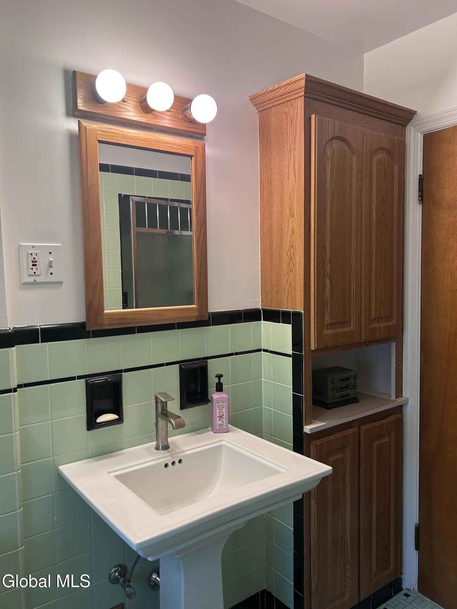 1737 Lexington Parkway Niskayuna NY 12309