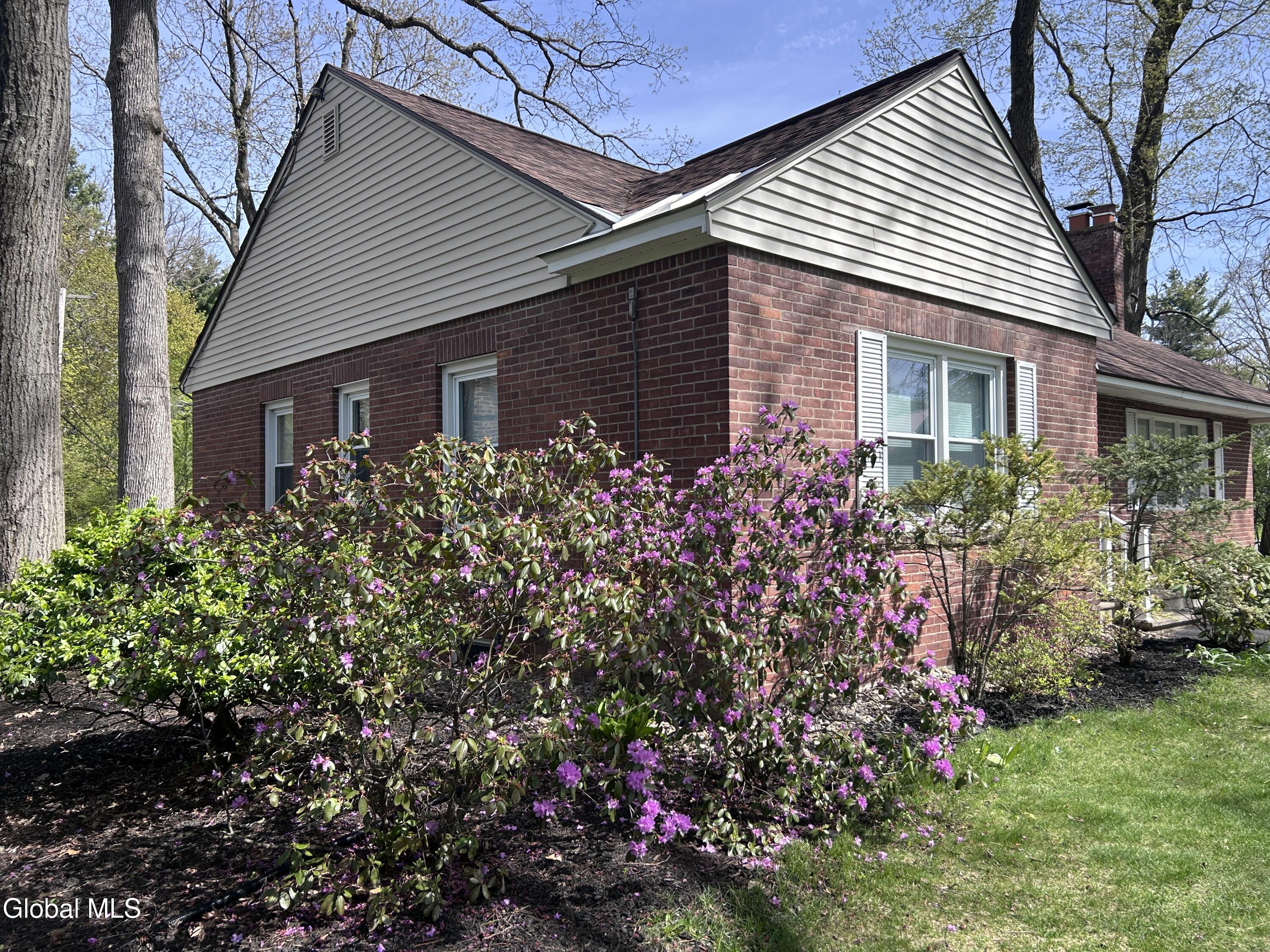 1737 Lexington Parkway Niskayuna NY 12309