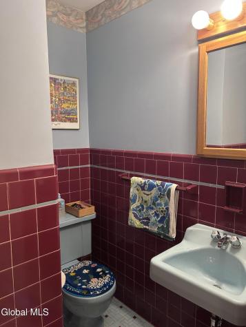 1737 Lexington Parkway Niskayuna NY 12309