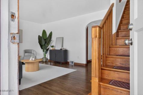 8 Alta Road Albany NY 12205