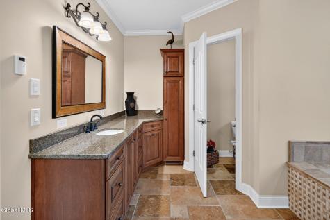14 Avalon Way Altamont NY 12009
