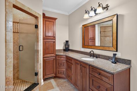 14 Avalon Way Altamont NY 12009