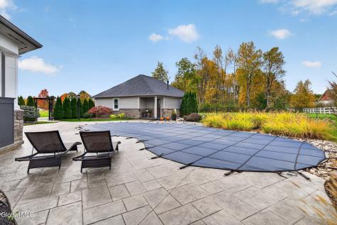 14 Avalon Way Altamont NY 12009