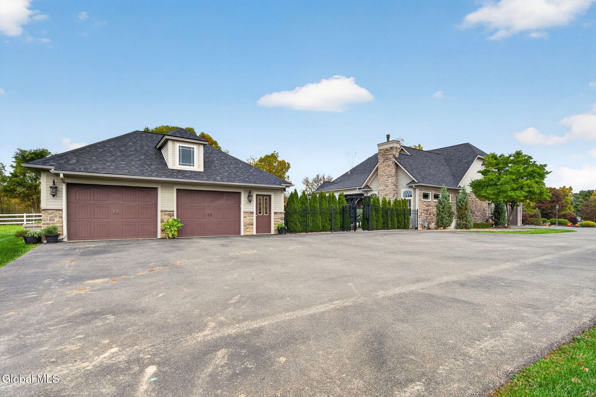 14 Avalon Way Altamont NY 12009