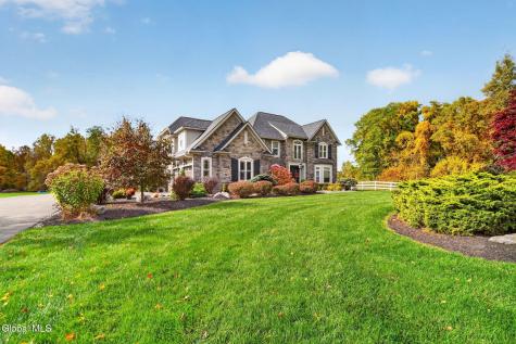 14 Avalon Way Altamont NY 12009