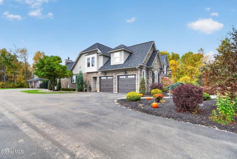 14 Avalon Way Altamont NY 12009