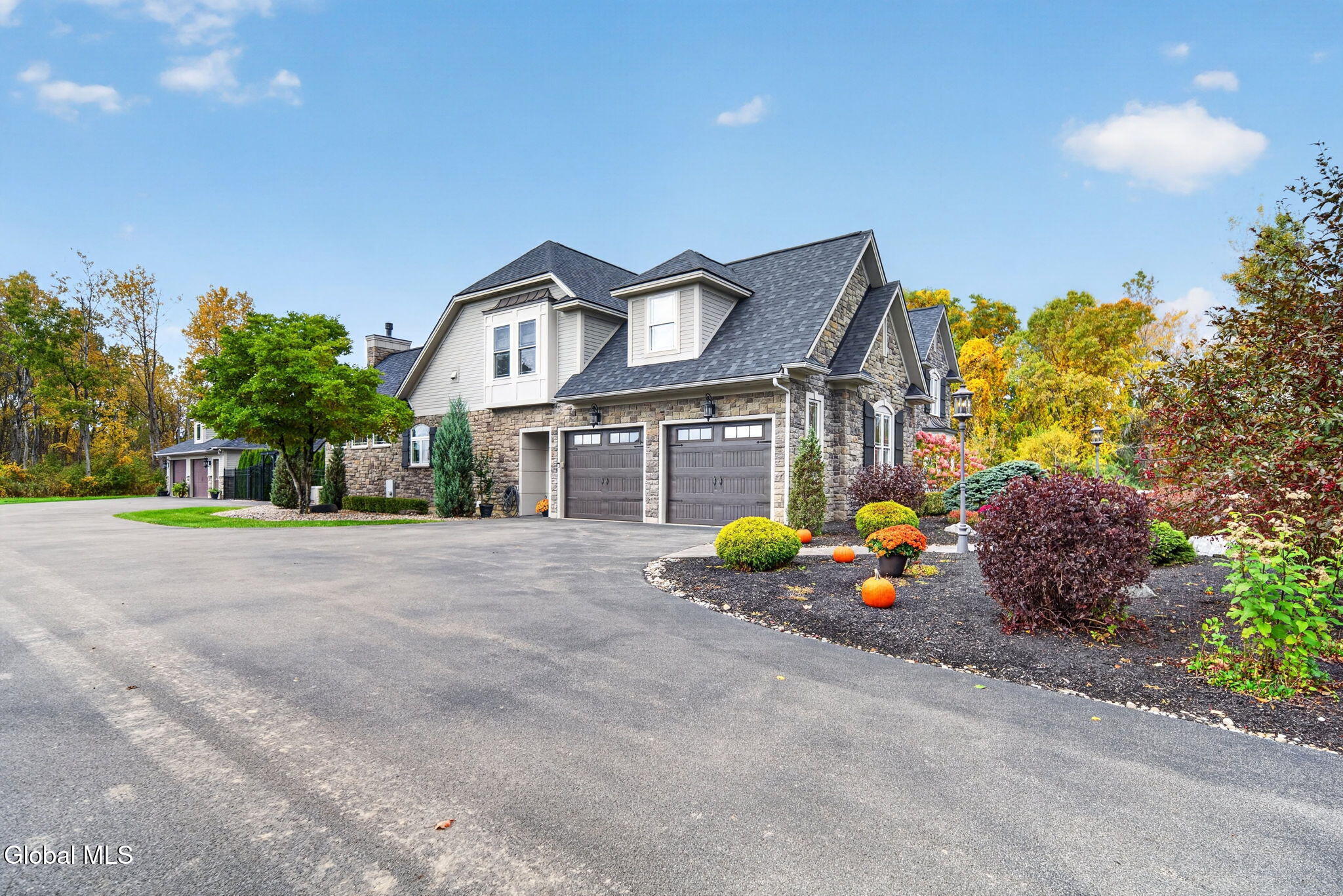 14 Avalon Way Altamont NY 12009
