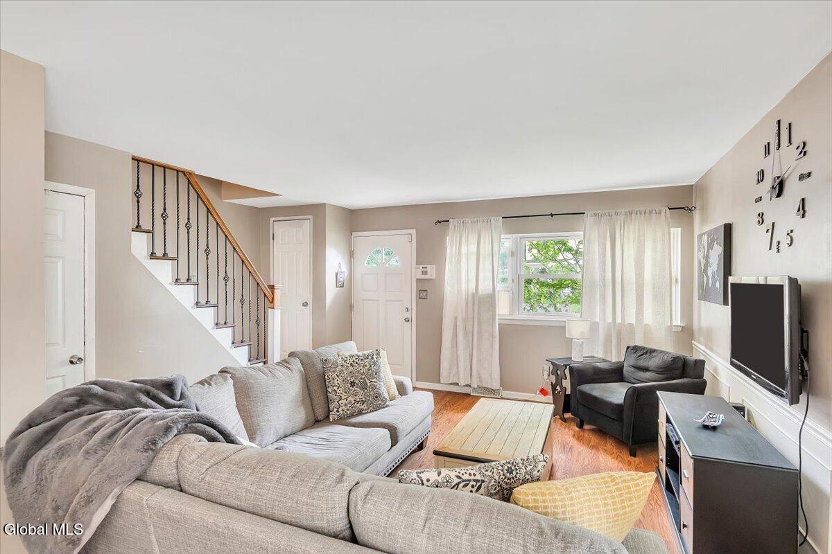 261 Donald Avenue Schenectady NY 12304