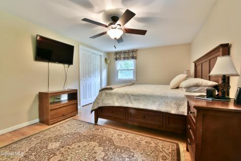 6 Gretel Terrace Ballston Lake NY 12065