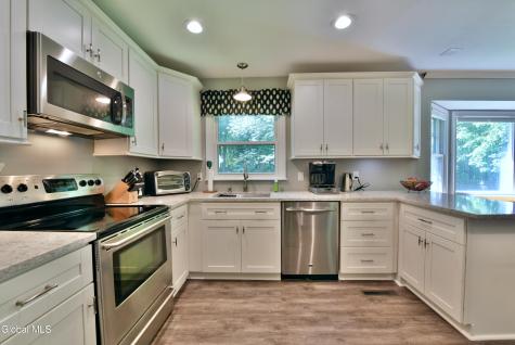 6 Gretel Terrace Ballston Lake NY 12065