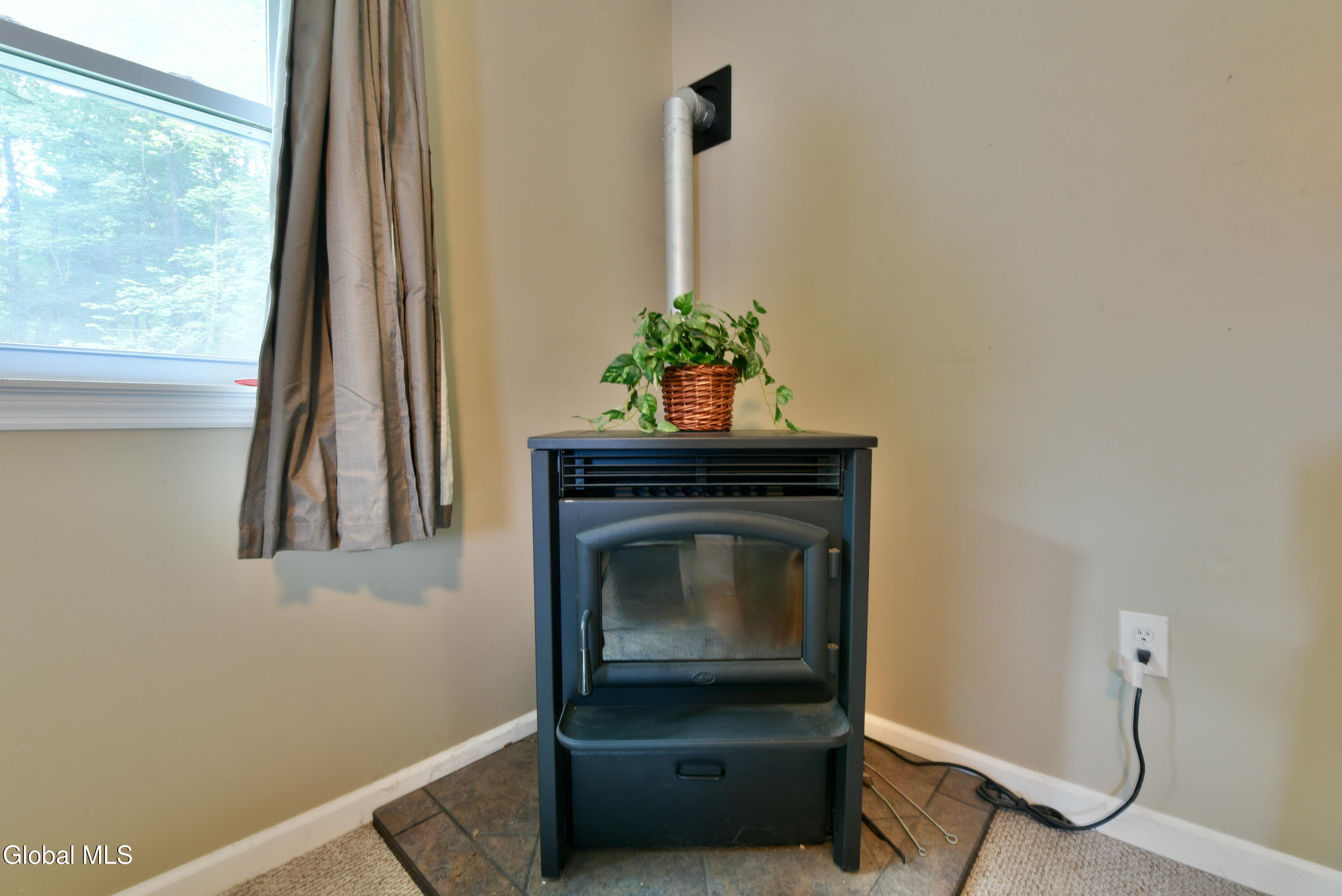 6 Gretel Terrace Ballston Lake NY 12065