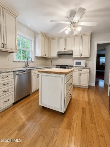 25 N Hill Drive Ballston Lake NY 12019
