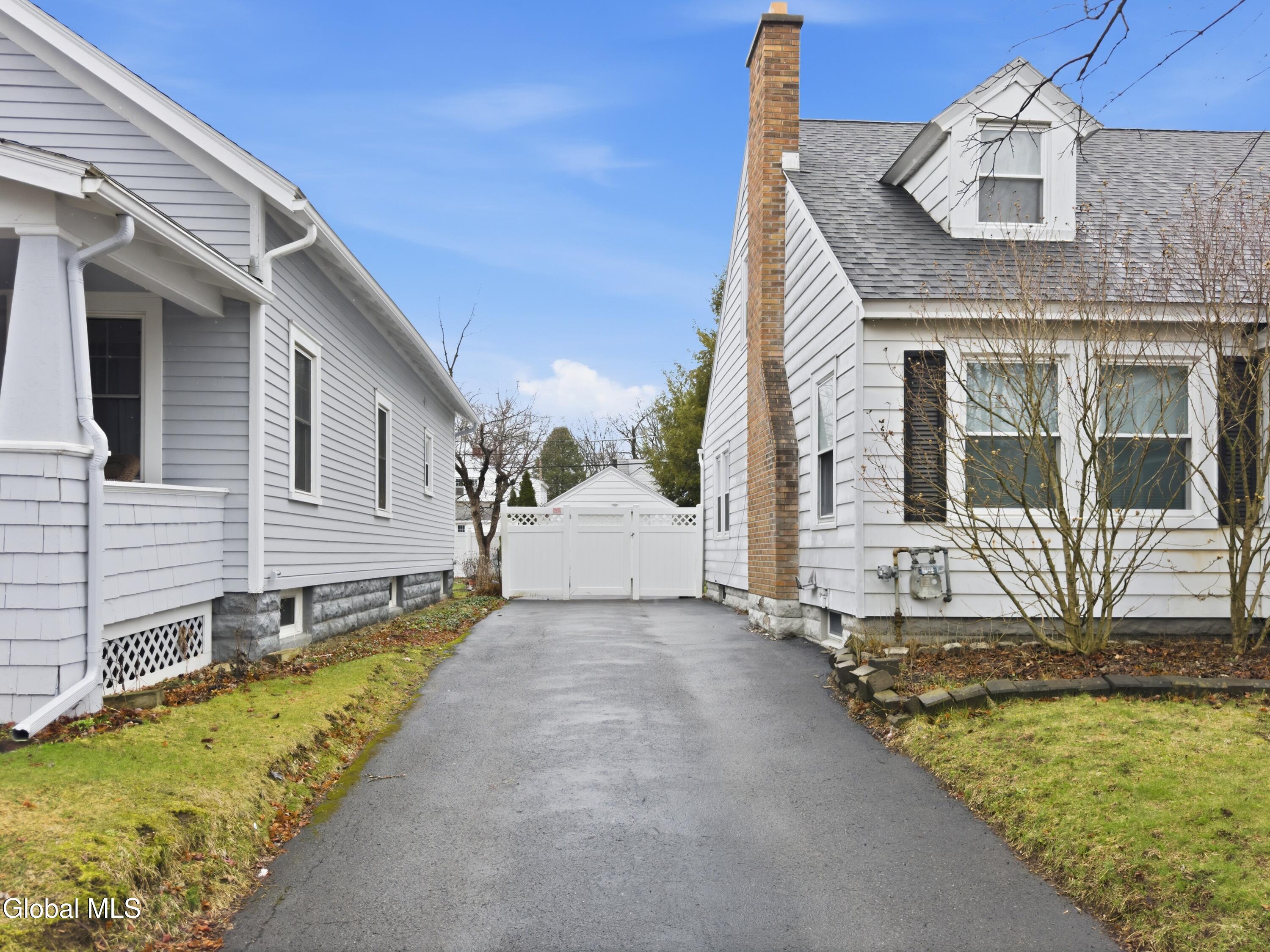 1327 Baker Avenue Schenectady NY 12309