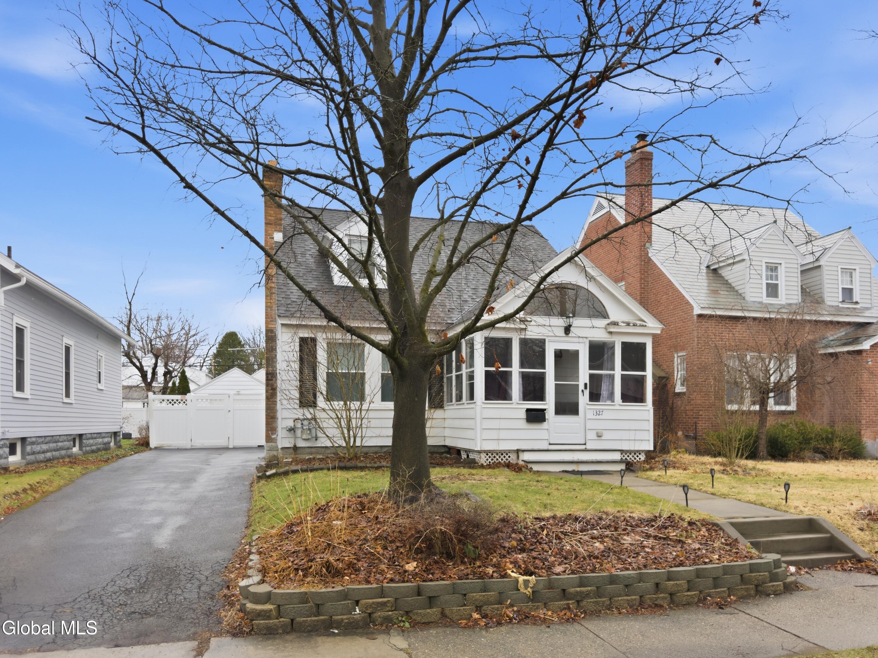 1327 Baker Avenue Schenectady NY 12309