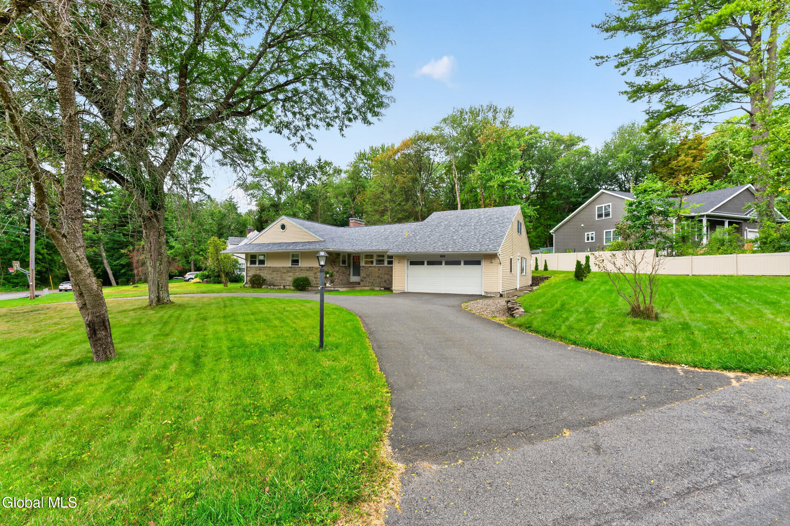 887 Morgan Avenue Niskayuna NY 12309