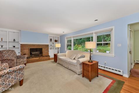 887 Morgan Avenue Niskayuna NY 12309