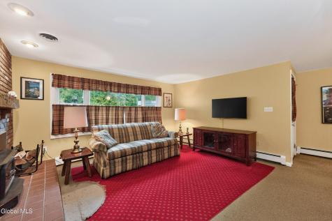 887 Morgan Avenue Niskayuna NY 12309