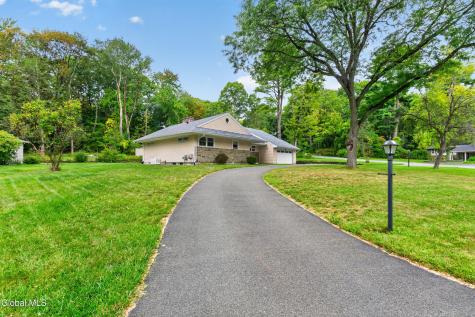 887 Morgan Avenue Niskayuna NY 12309