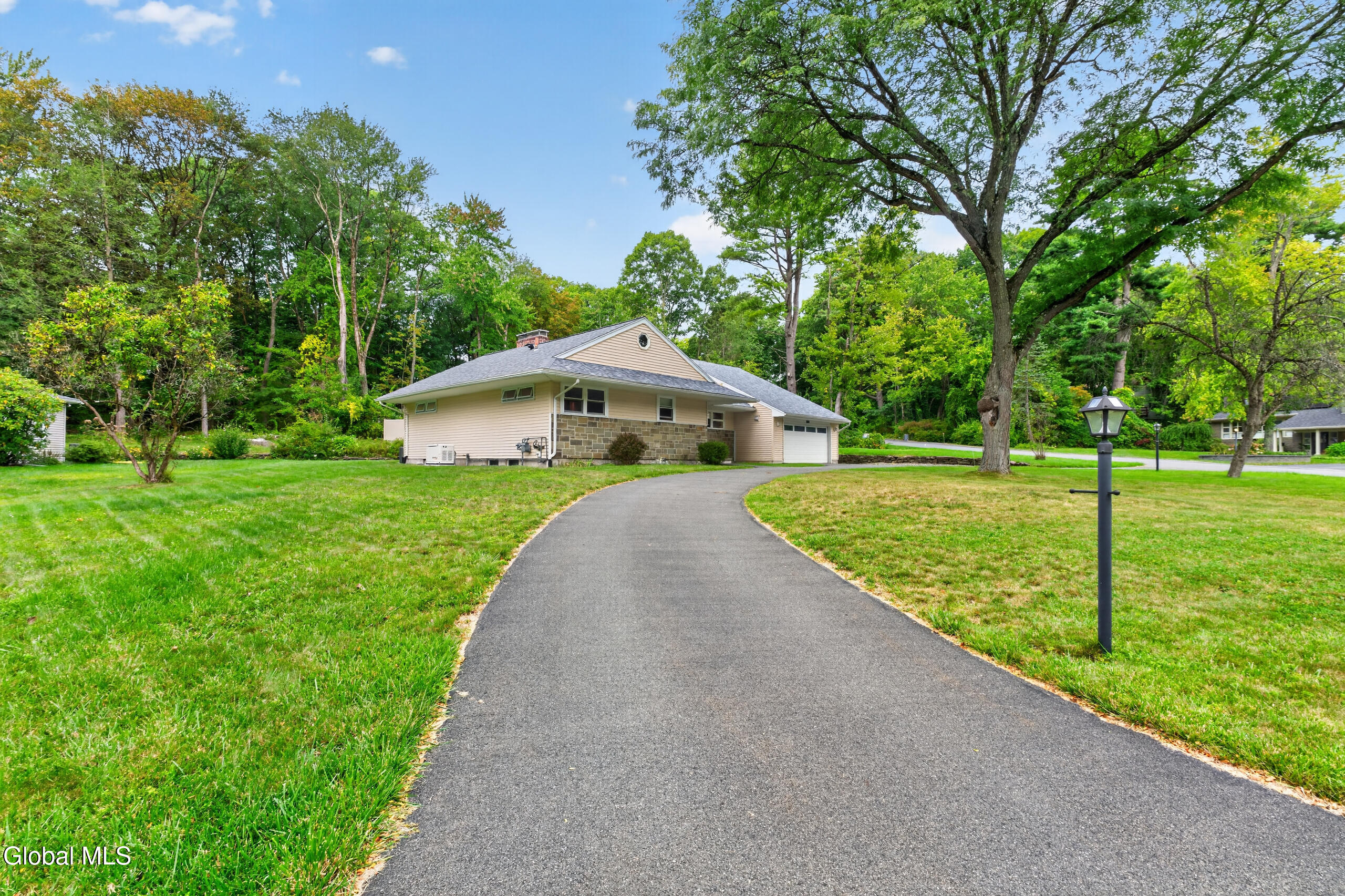 887 Morgan Avenue Niskayuna NY 12309