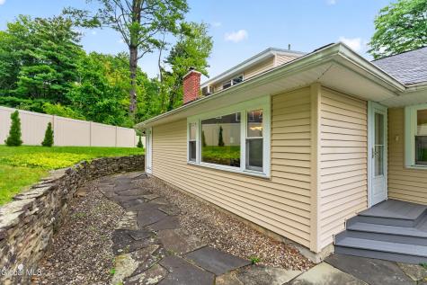 887 Morgan Avenue Niskayuna NY 12309