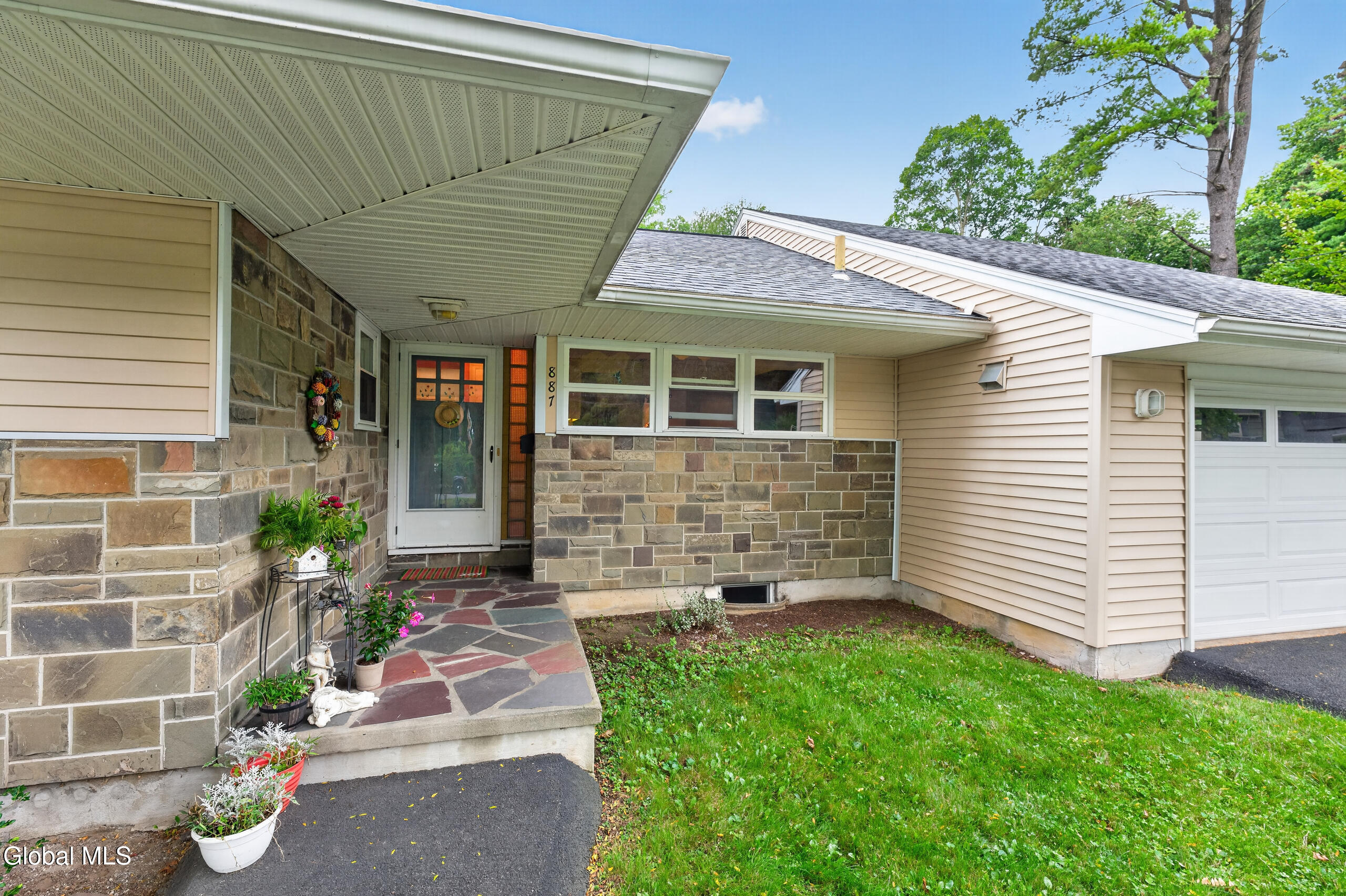 887 Morgan Avenue Niskayuna NY 12309