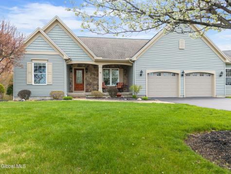 37 Gladstone Circle Mechanicville NY 12118