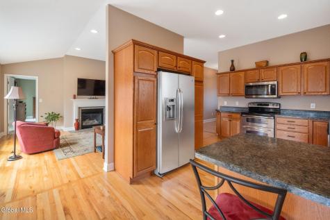 37 Gladstone Circle Mechanicville NY 12118