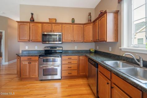 37 Gladstone Circle Mechanicville NY 12118