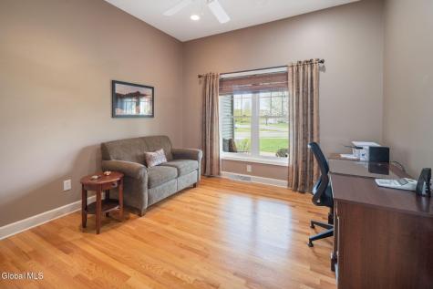 37 Gladstone Circle Mechanicville NY 12118